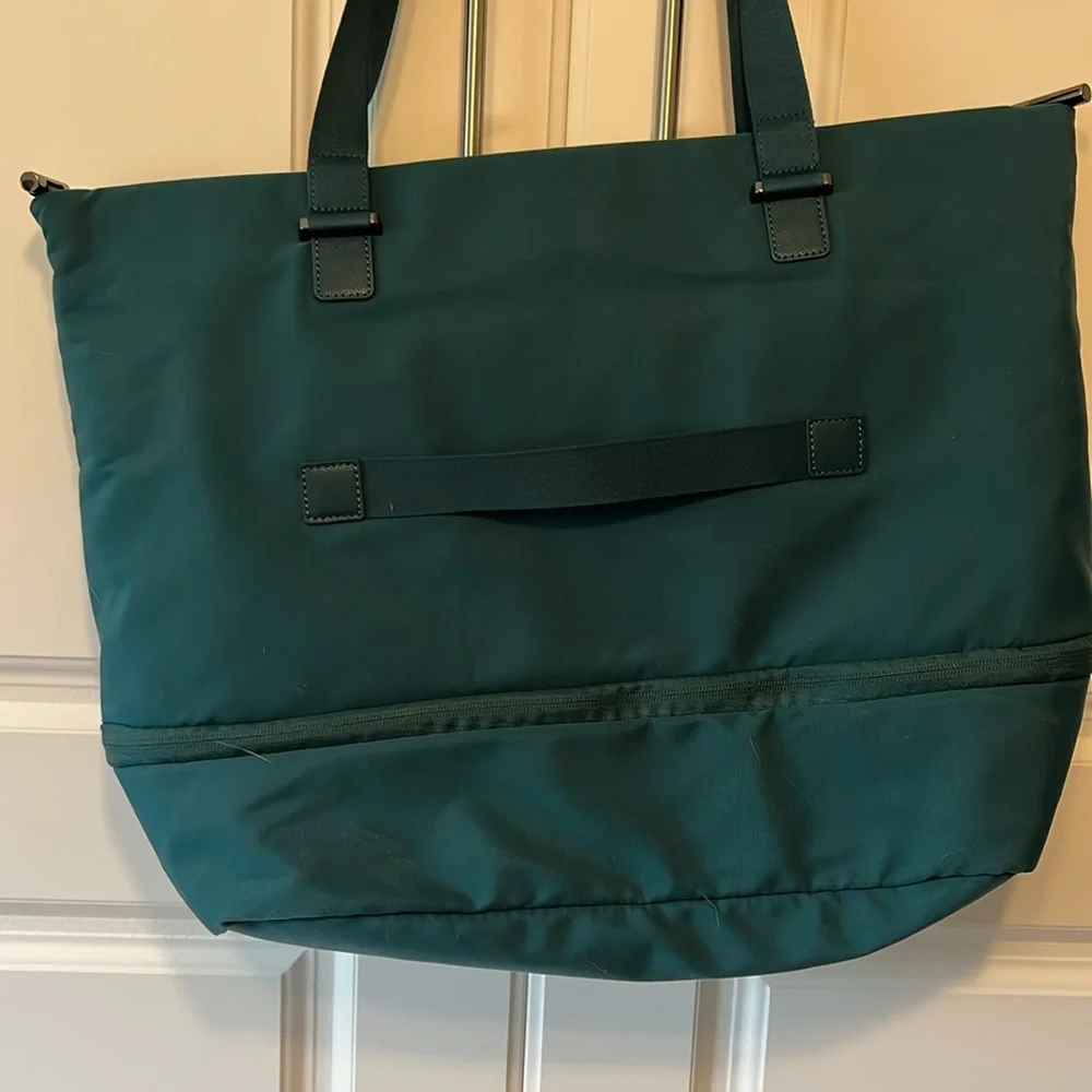 Green Women's Tote Bag - Stylish Everyday Carry